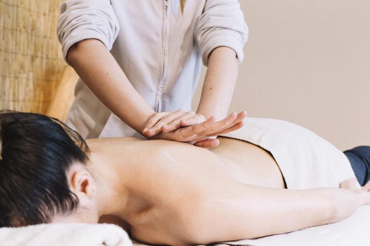 Therapeutic massage services in Montreal